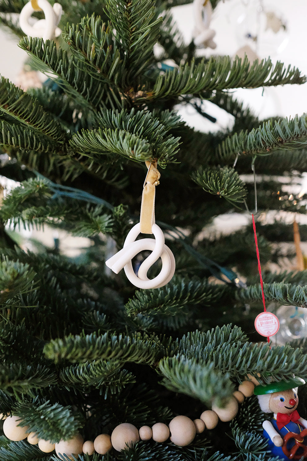 double strand knot ornament