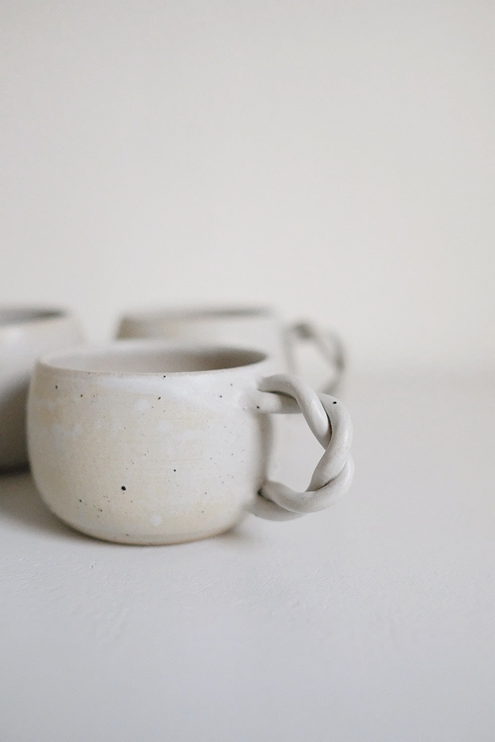twist handle coffee mug