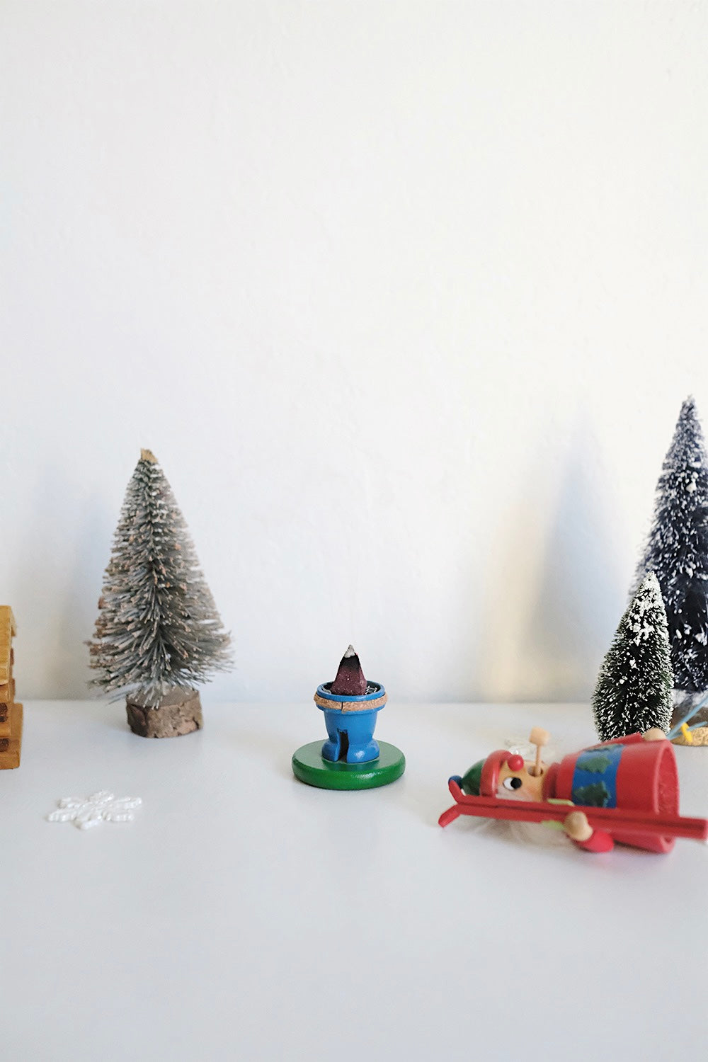 wooden skiier incense smoker