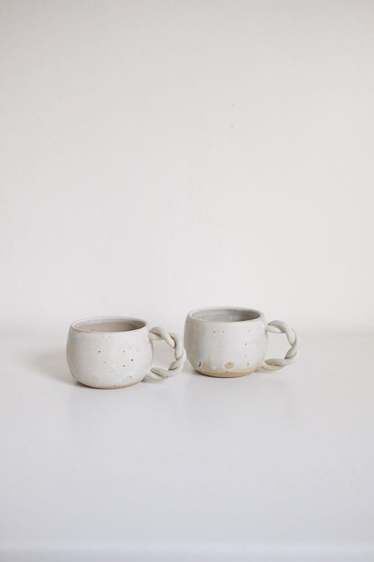 twist handle tea cup