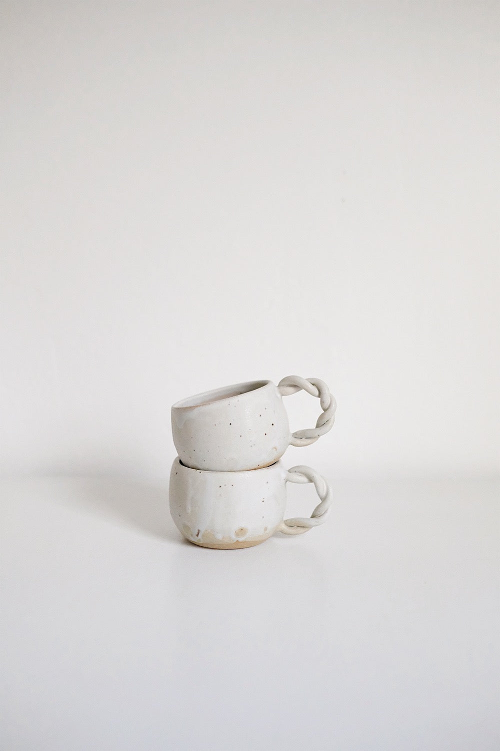 twist handle tea cup