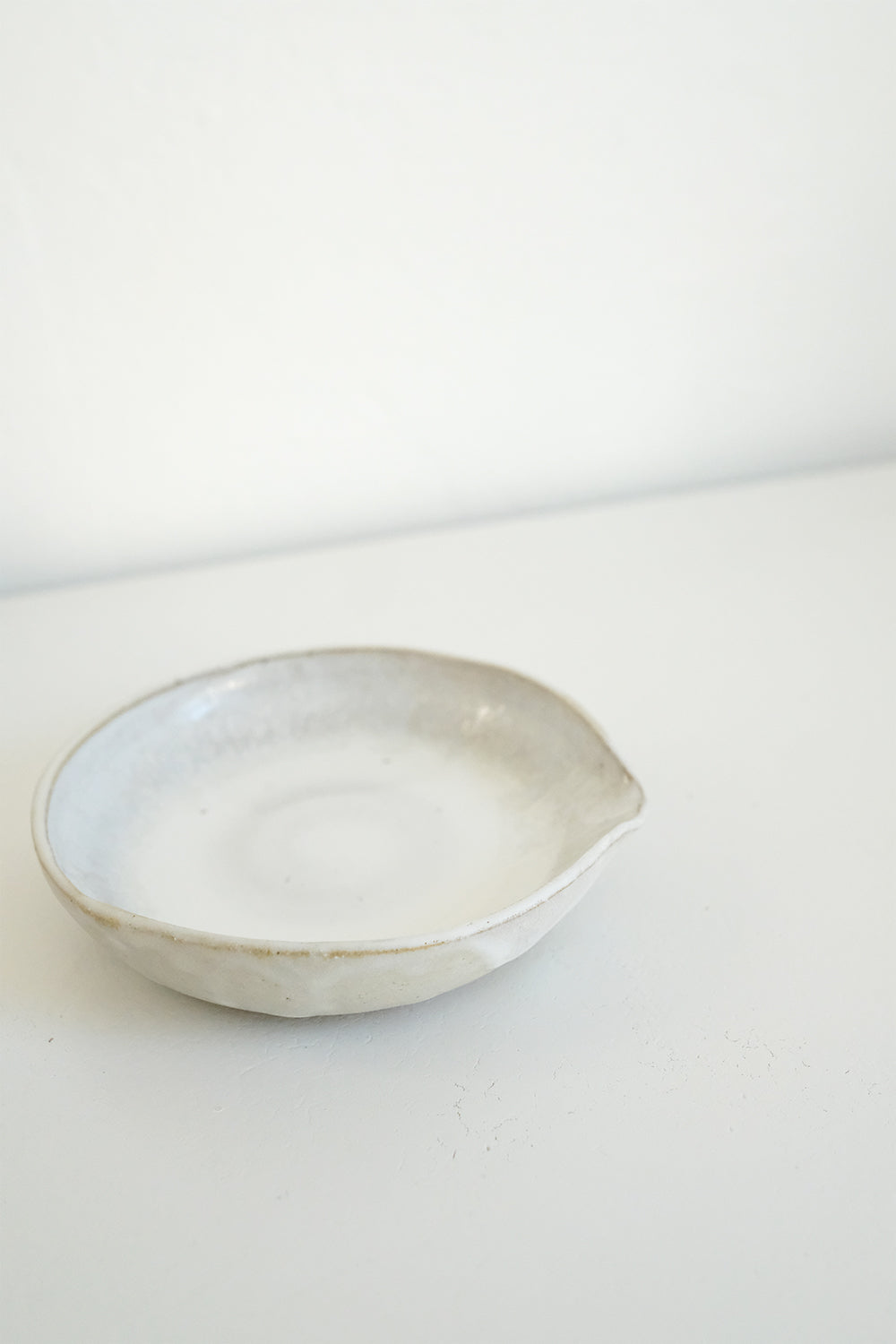 sauce bowl with spout