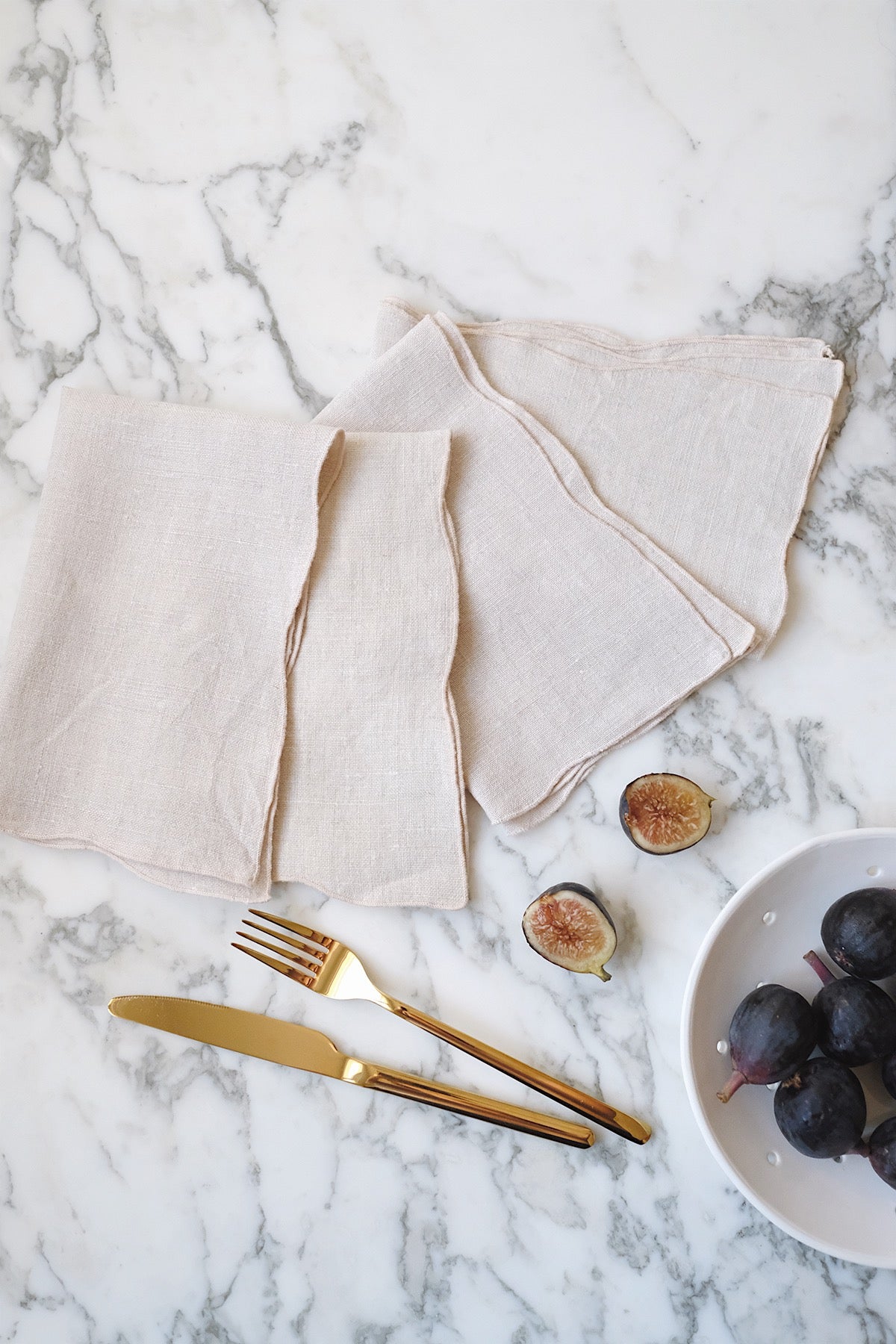linen scalloped napkins - set of 4